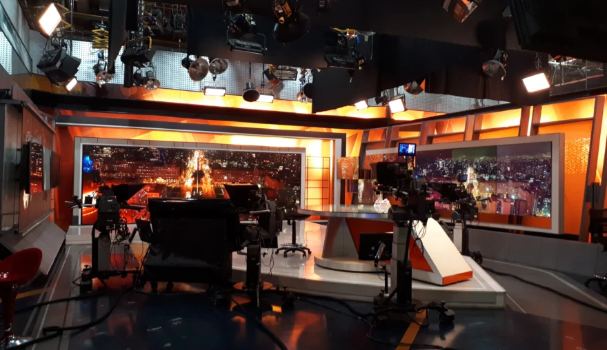 Algorithmic-based technologies’ impact on journalistic identities