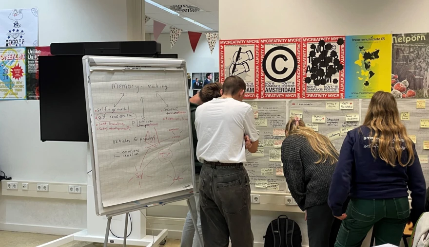 Grounded sprinting: Experiences with collaborative theorizing