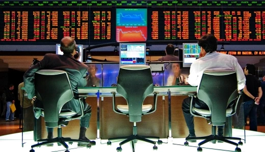 Towards a heterodox and reflexive economics