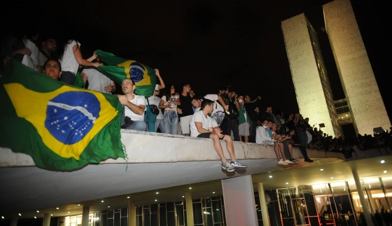 Walking and protesting in Brasília